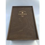 Szemes kávé ajándékcsomag fa díszdobozban 25.